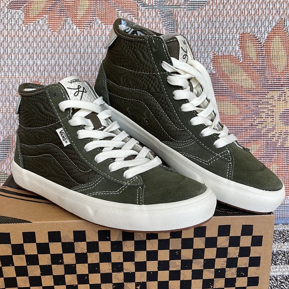 Vans Men’s The Lizzie
Quilted Grape Leaf
VN0A4BX150K
Sneakers - Picture 6 of 16